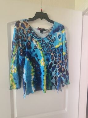 Peck & Peck Blue Tie-Dye Leopard Print Rhinestone V-Neck Long Sleeve Top